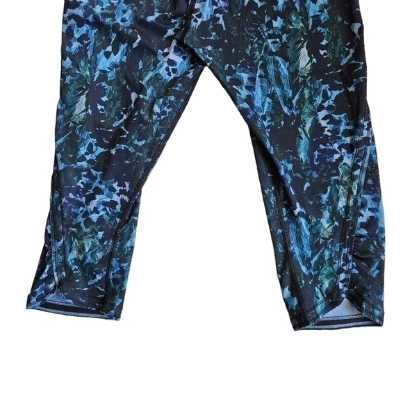 Lululemon Run: Top Speed Crop Leggings Full-On Luxtreme - Size 6 - Floral Blue - Picture 6 of 11